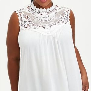 TORRID WHITE CRINKLED GAUZE CROCHET TANK